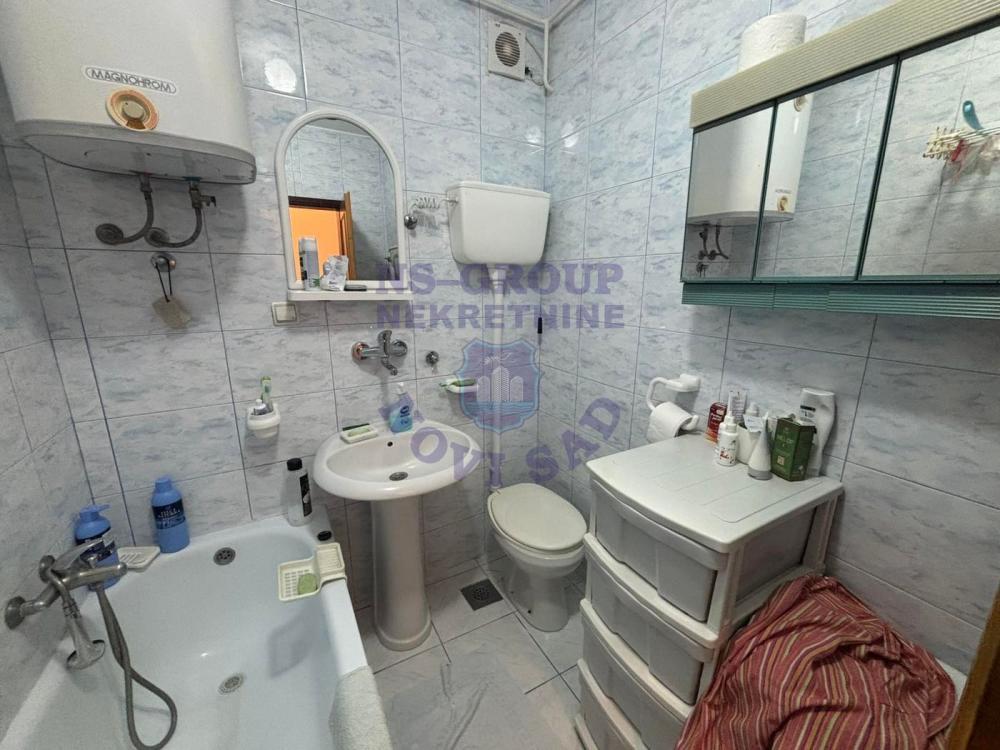 Slika 8 - Dvoiposoban, 55m2, Bulevar oslobođenja Novi Sad, sa terasom, ima lift